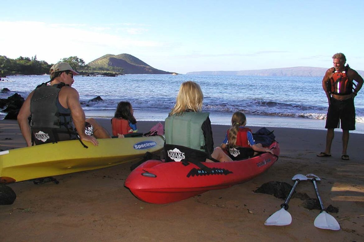 portfolio-gallery-image-6814 instructor-guide-the-family-for-kayaking-and-snorkeling-tour