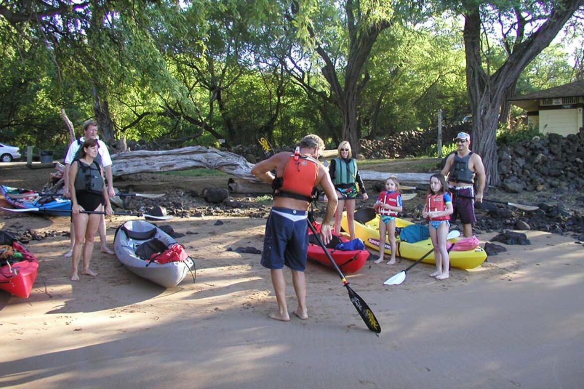 portfolio-gallery-image-6815 instructors-guide-the-group-in-kayaking-and-snorkeling-tour